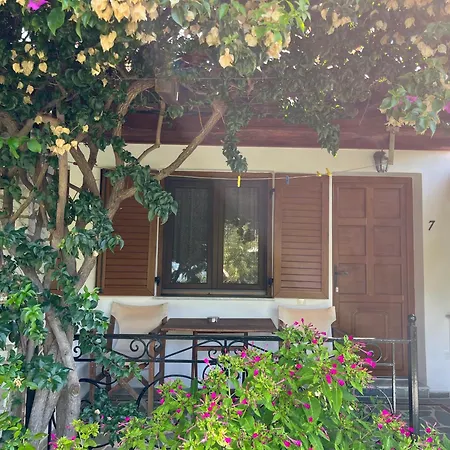 Maniatis Garden Aparthotel Achladies  Exterior photo