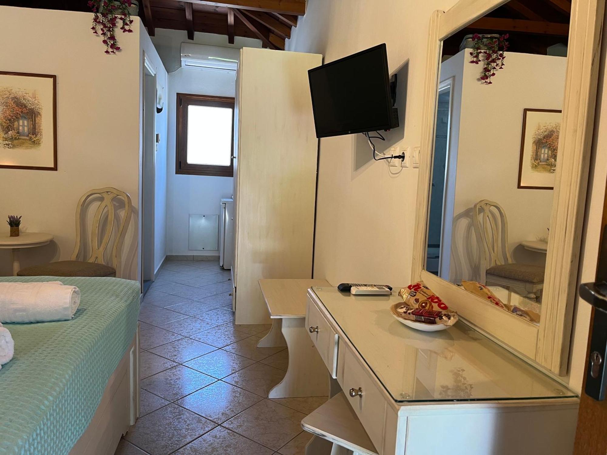 Maniatis Garden Achladies (Skiathos)